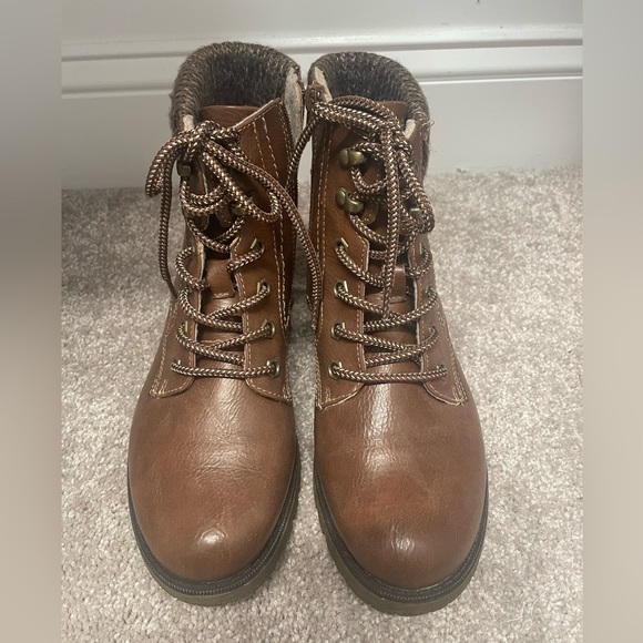 Boots - Picture 2 of 5